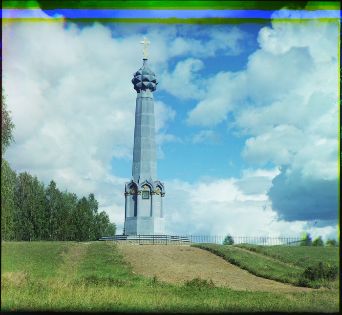 Памятник на редутах Раевского. Бородино