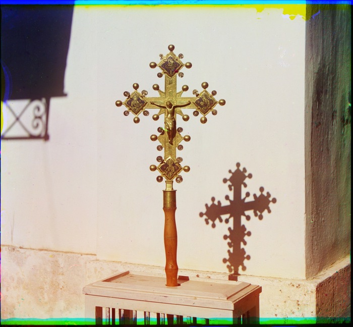 Запрестольный крест с отделкою из горного хрусталя. Дар Императора Александра II