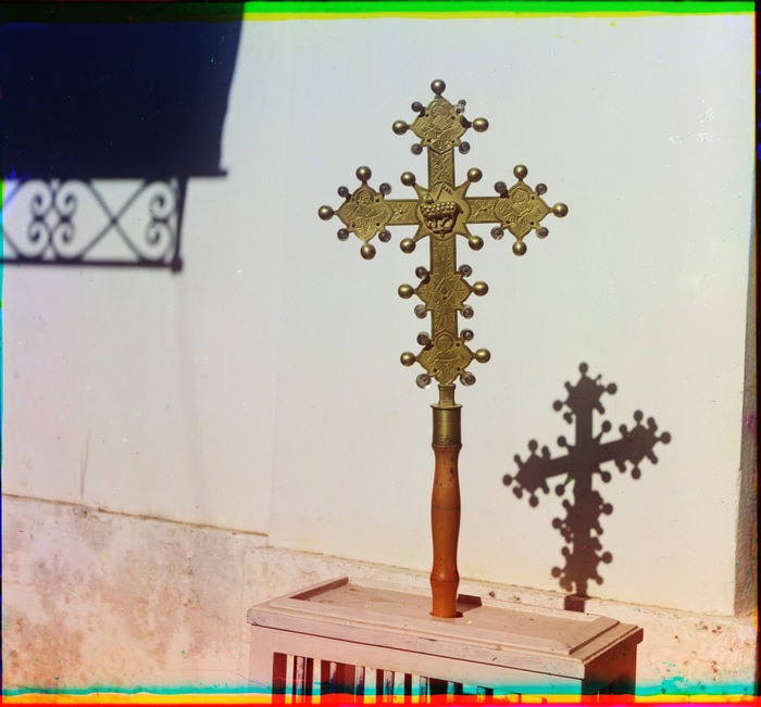 Обратная сторона креста в Бородинской церкви