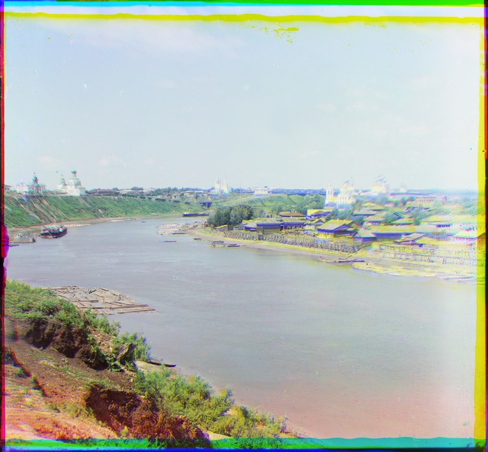 Река Тура в г. Тюмени. На правой стороне Троицкий мужской монастырь (с востока)