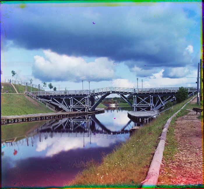 Подъемный мост на реке Вытегре