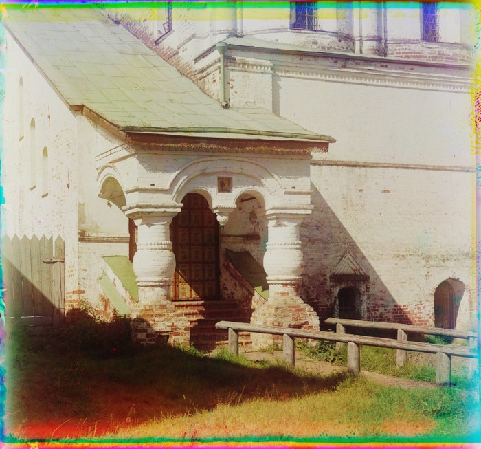 Вход в церковь Иоанна Богослова в Кремле