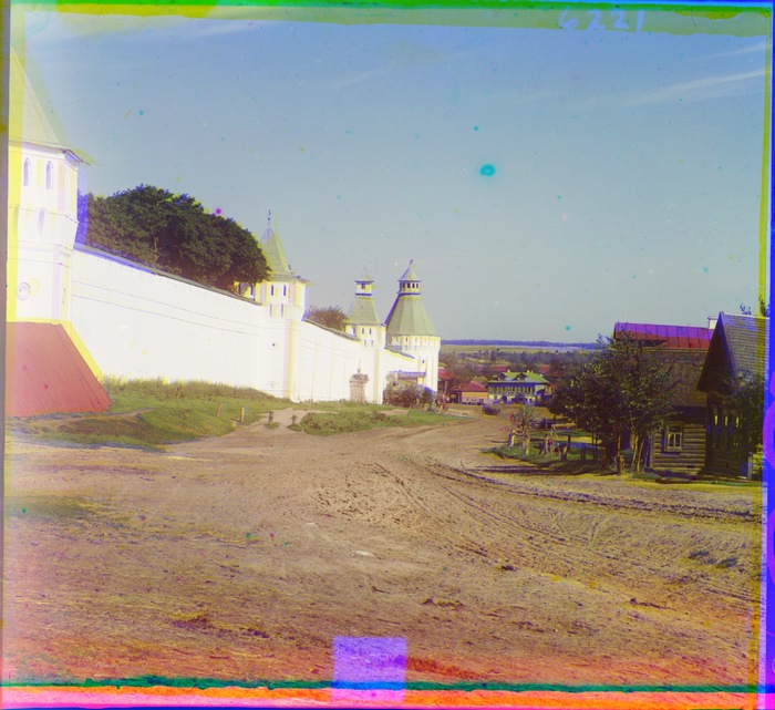 Башни и стена Борисоглебского монастыря