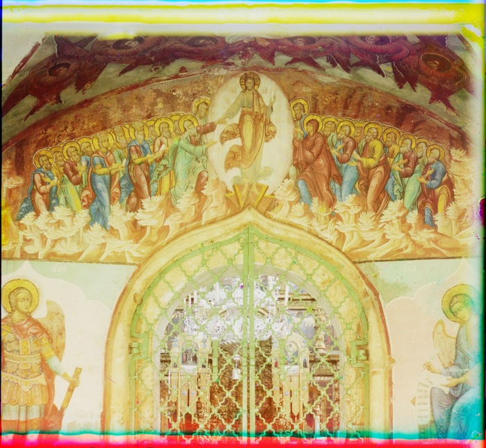 Фреска над входом в церковь с паперти (галлерея)
