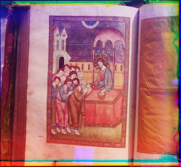 Снимки из Евангелия 1603-го года. В ризнице Ипатьевского монастыря