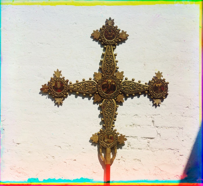 Запрестольный крест в церкви Иоанна Златоуста. Времен первых Романовых