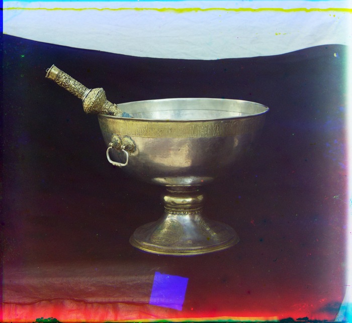 Водосвятная чаша. Дар Царя Михаила Федоровича. В ризнице Успенского собора в Кремле