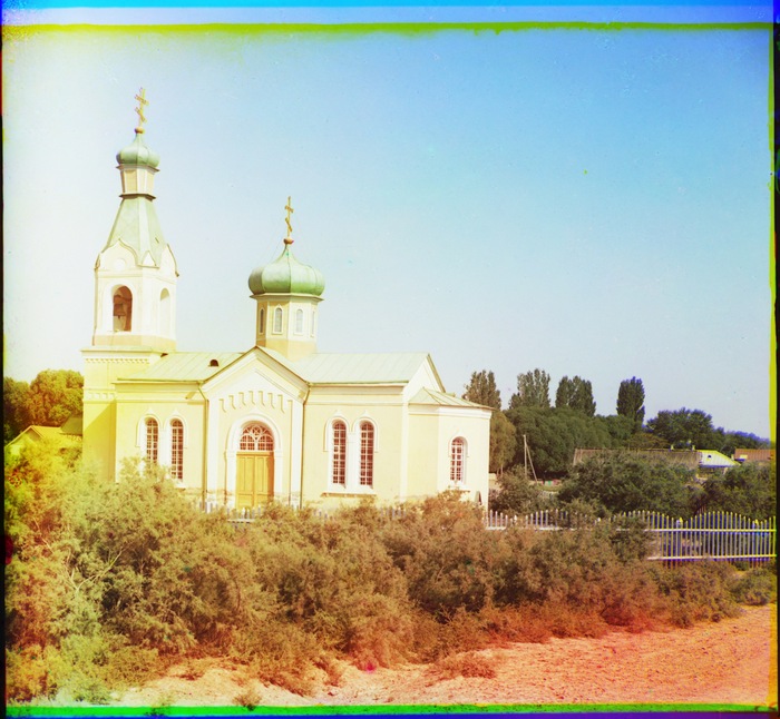 Церковь в поселке Петропавловское
