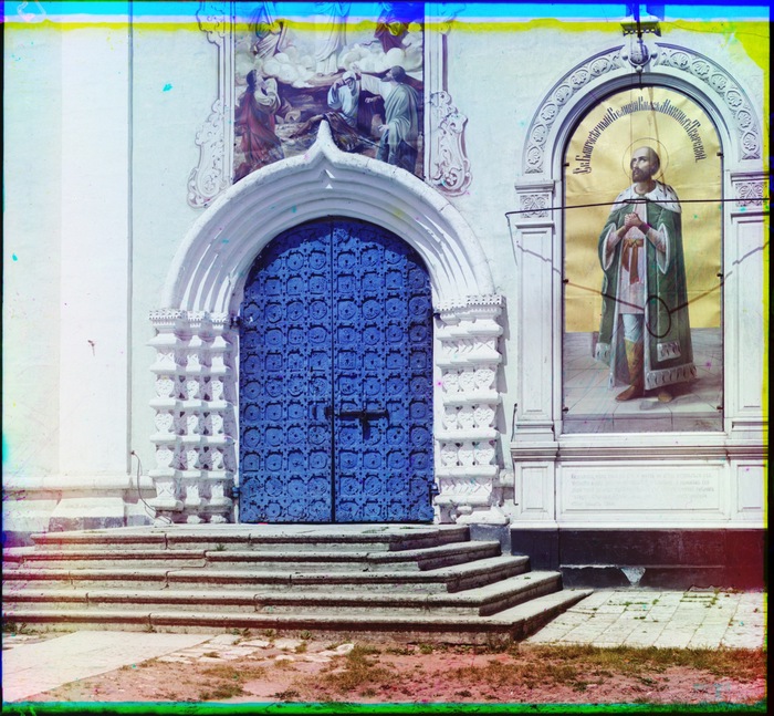 Врата с южной стороны Преображенского собора в г. Твери