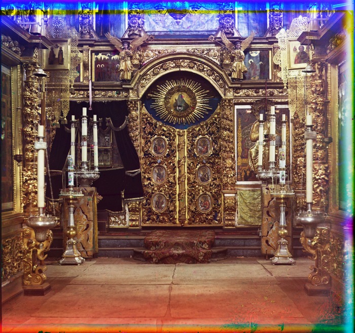 Иконостас в зимней церкви Федоровской Божьей Матери